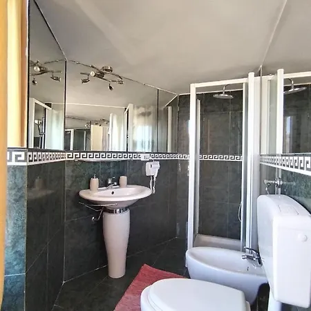 Pixys Guest house *
